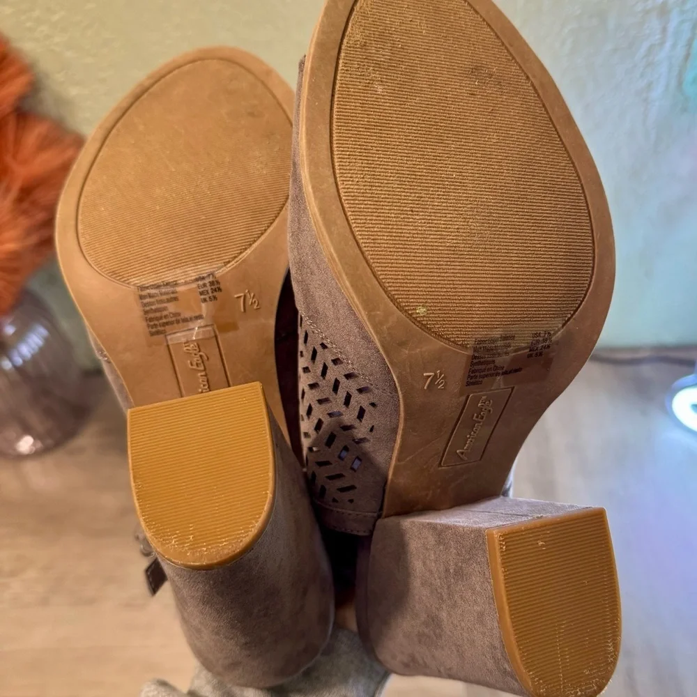 American Eagle by Payless Grey Cutout Heels - Picture 5 of 5